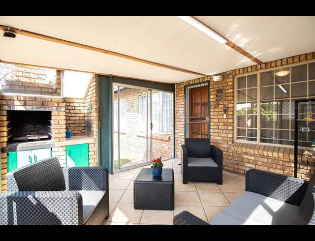 2 BEDROOM TOWNHOUSE FOR SALE IN AMBERFIELD HEIGHTS